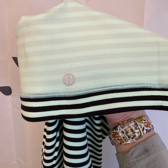 Lululemon Brisk Run Neck Warmer - Picture 3 of 3
